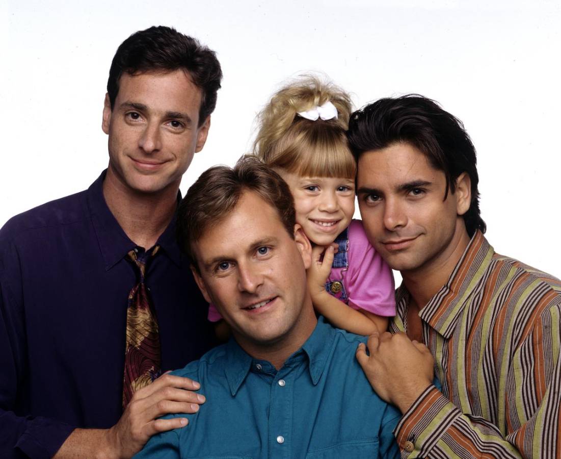 Bob (izquierda), fue más famoso por su papel en el popular programa “Full House”, en el que interpretó al padre de familia Danny Tanner.