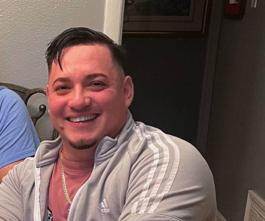 De acuerdo con la versión de Isaac Bardales, primo de la víctima, Tilly le solicitóun viaje hasta Nueva Orleans, sin embargo, él no quiso acceder en un inicio.