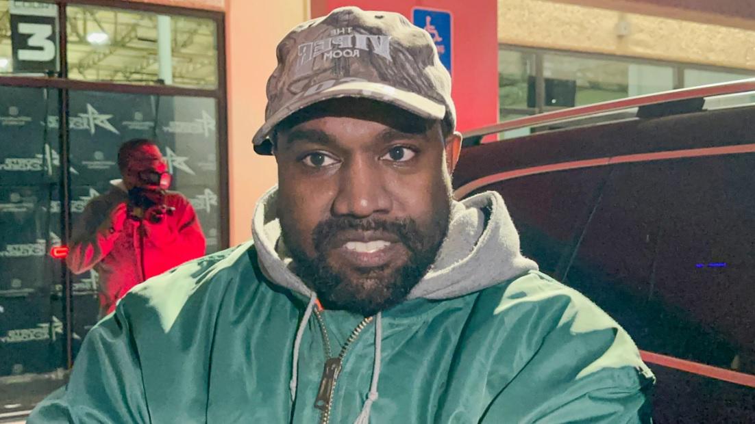 Kanye West reaparece en iglesia tras rumores de desaparición
