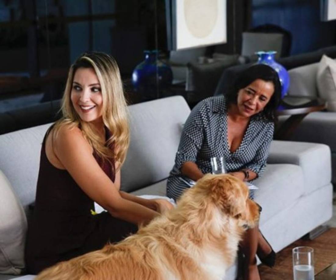 La primera dama de Brasil, que se tatuó el nombre de su esposo en la nuca cuando comenzó su relación, se muestra en un discreto segundo plano en los actos públicos, aunque eso no evita que se convierta en blanco de las revistas del corazón.