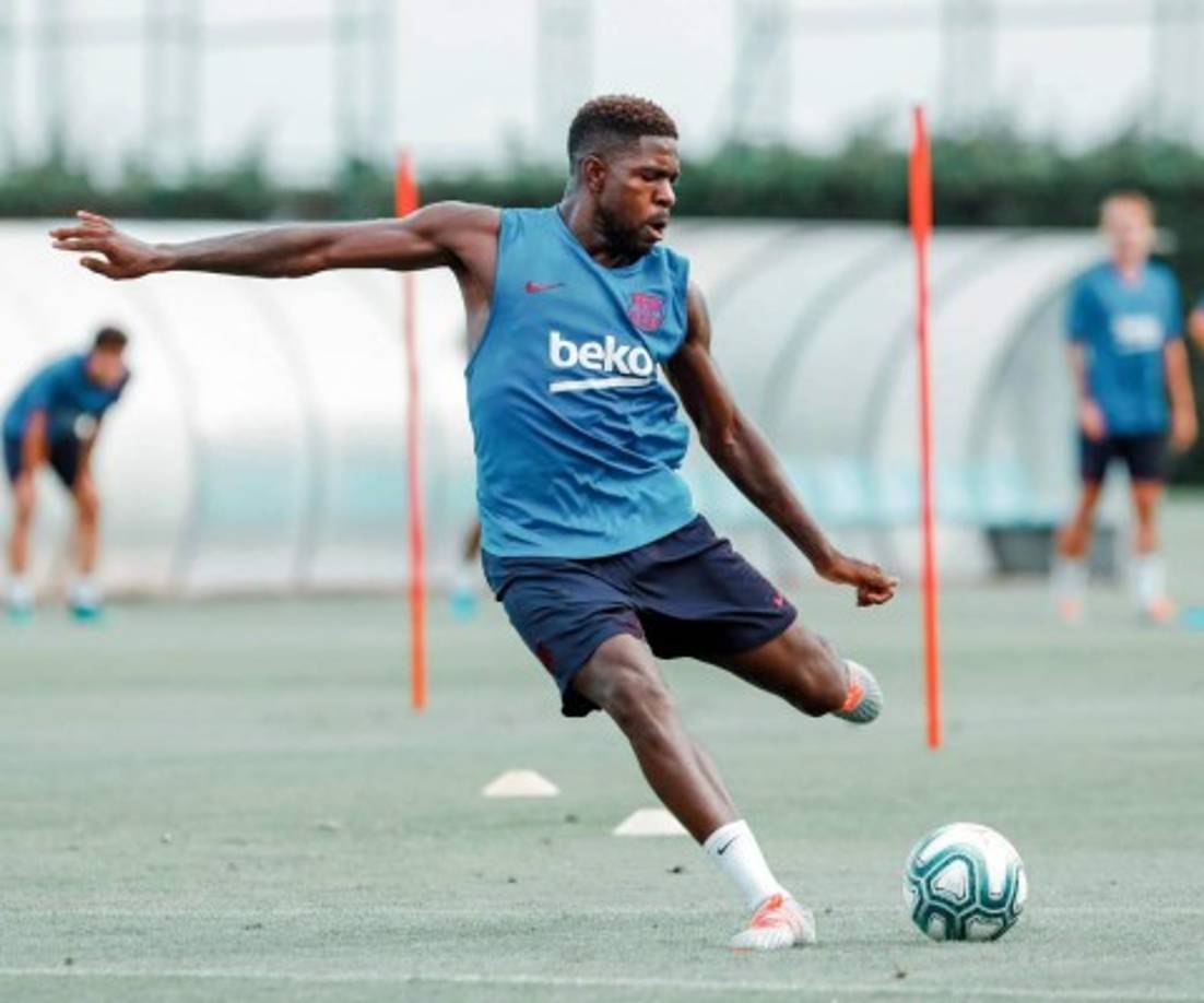 Samuel Umtiti: El defensor francés aparece en la lista de los jugadores que venderá Barcelona para conseguir dinero y así intentar el fichaje de Haaland. Foto Facebook Samuel Umtiti.