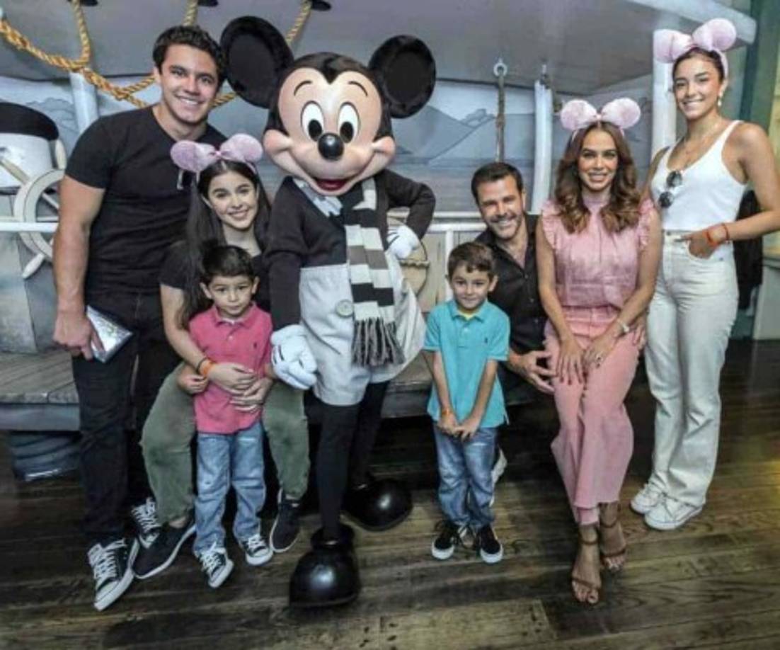 Sin exaltarse, la protagonista de la obra Chicago, contestó: 'Esto es parte del show business chicos, ya con tantos años tú crees que me cuezo al primer hervor… no”.