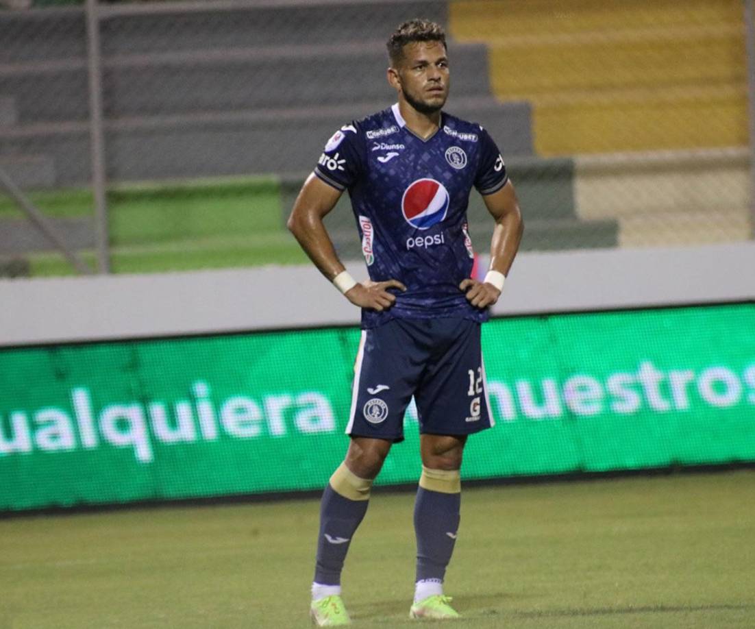 Marcelo Santos - En la vuelta frente a Pachuca salió como central y no lateral derecho y fue el MVP, pero al acumular dos tarjetas amarillas, se pierde el duelo frente a los Tuzos por suspensión.