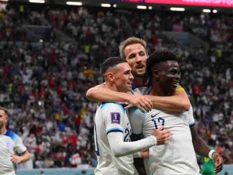 Harry Kane, Saka y Phoden celebrando uno de los tres goles marcados ante Senegal.