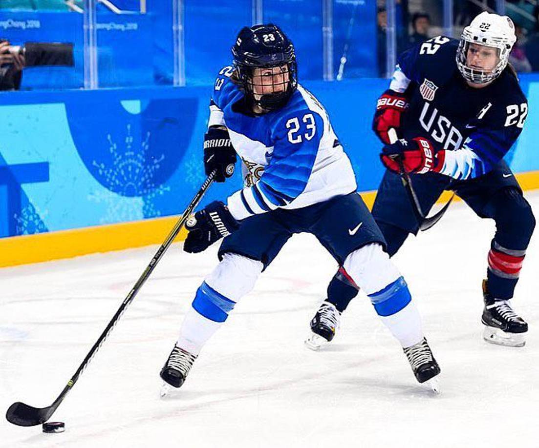 “No sólo me veo obligada a dejar de jugar al hockey, algo que ha sido una gran parte de mi vida durante muchos años, sino que tal vez me vea obligada a sentarme en una silla de ruedas por el resto de mi vida”, agregó.
