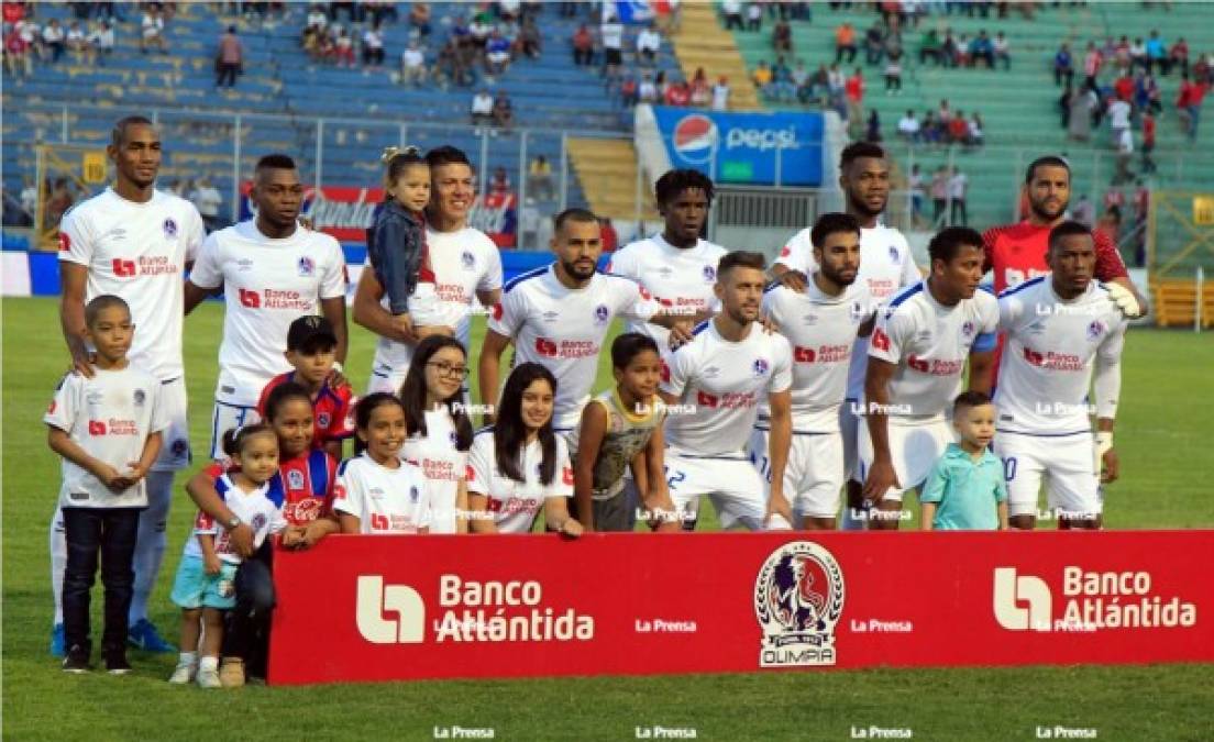 El once titular del Olimpia, con varios niños, para enfrentar al Real de Minas.