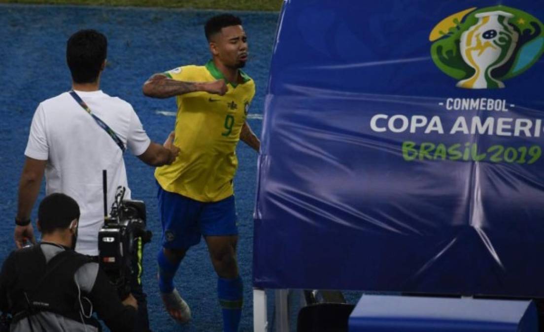 Brazil's Gabriel Jesus reacts after being sent off the Copa America football tournament final match against Peru at Maracana Stadium in Rio de Janeiro, Brazil, on July 7, 2019. (Photo by MAURO PIMENTEL / AFP)