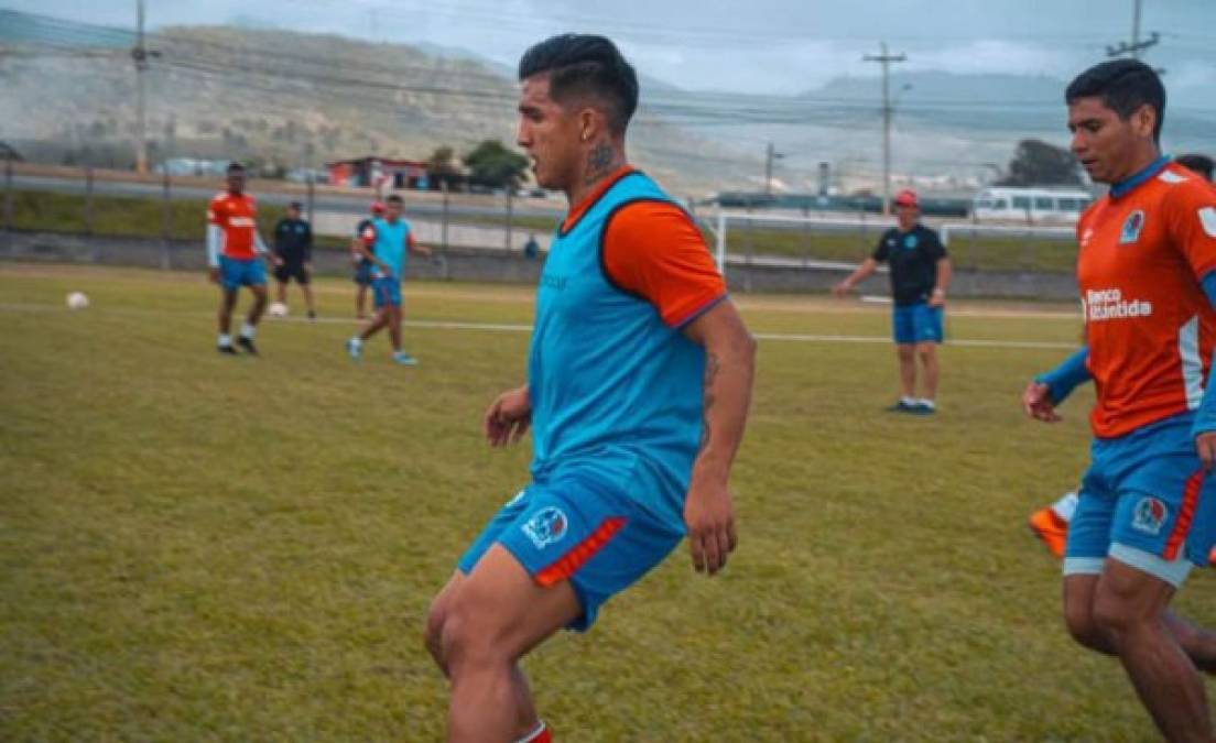 Michaell Chirinos: El destacado delantero está entrenando con Olimpia a la espera de por definir su futuro. El atacante espera seguir en el exterior, en donde ya estuvo en Lobos BUAP de México.