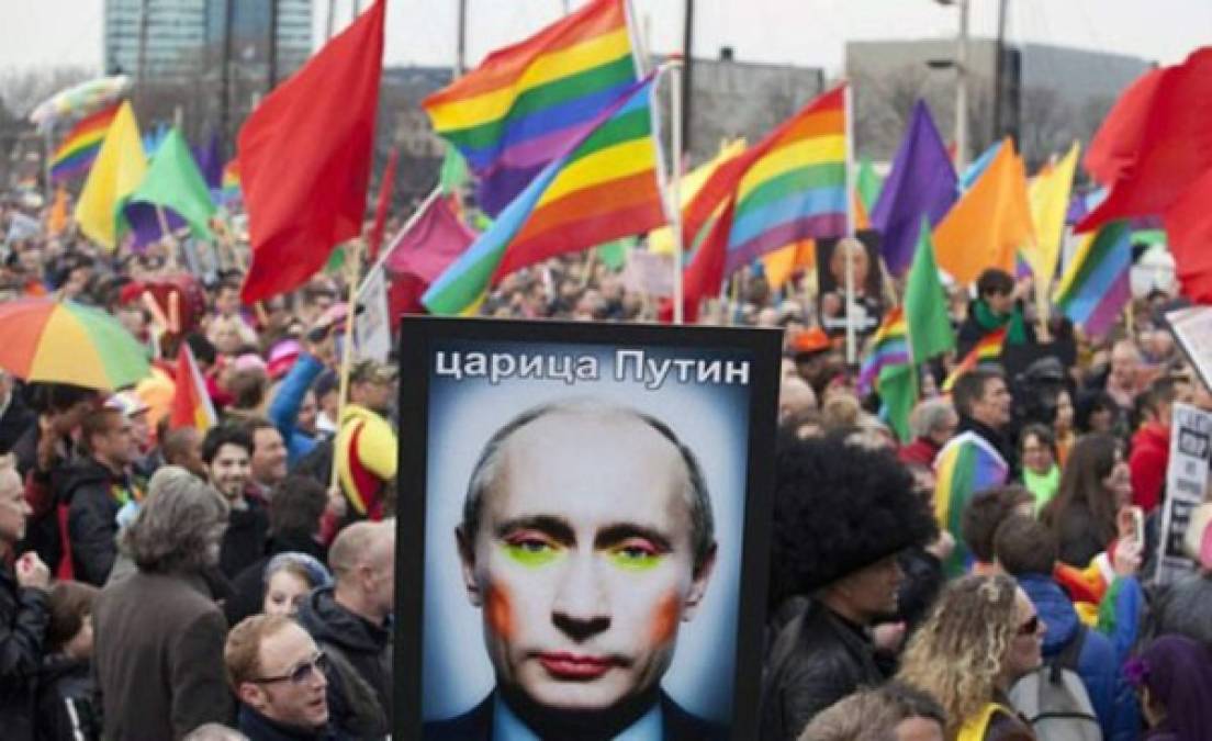 En Rusia, la homosexualidad se ha considerado un delito hasta 1993 y una enfermedad mental hasta 1999. Desde 2013, una ley castiga con multas y penas de cárcel cualquier acción de 'propaganda' homosexual destinada a menores.