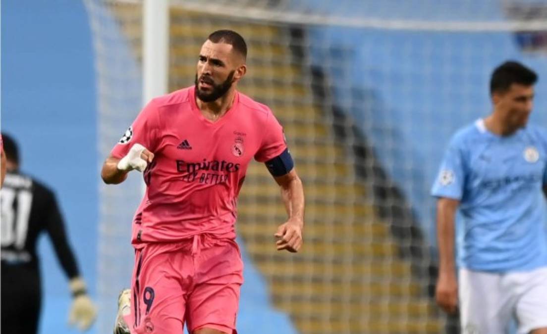 Karim Benzema celebrando con puño cerrado su gol ante el Manchester City.