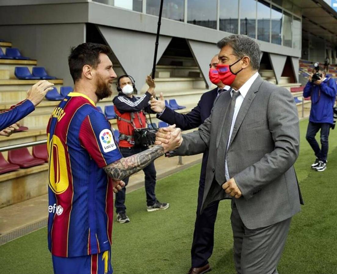 Joan Laporta aseguró que tiene una buena relación con el entorno de Messi.