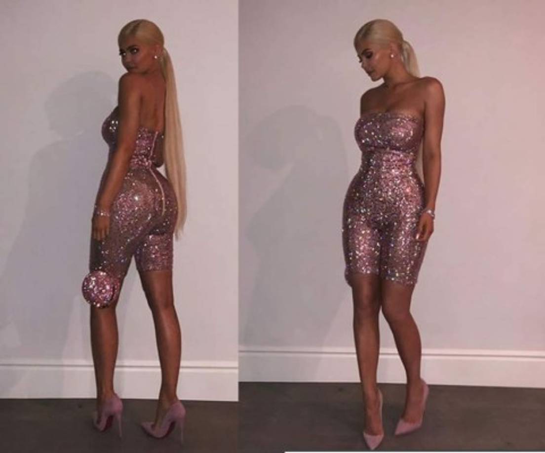 Como era de esperar el festejó también sirvió de excusa para tener más de un cambio durante la velada.<br/><br/>Entre sus looks de la noche está un mono brillante en color rosa.