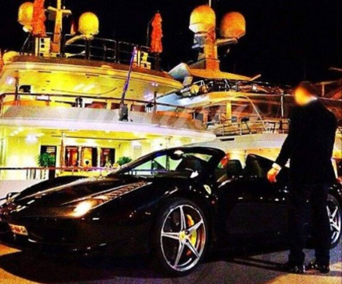 Sus pasatiempos preferidos fueron la presunción de lo material y las redes sociales. En Twitter, Instagram y Facebook hay múltiples perfiles que aparecen con su nombre.