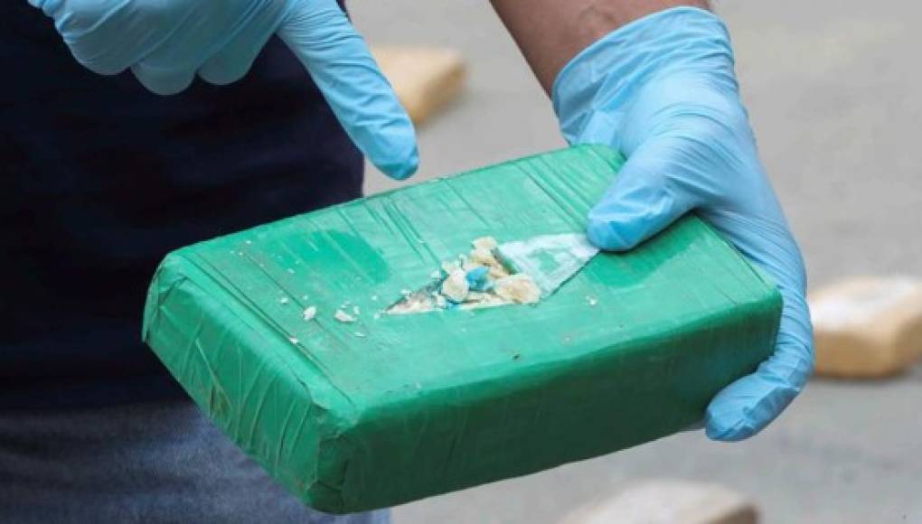 Acusan a latina de vender droga que causó varias sobredosis y una muerte
