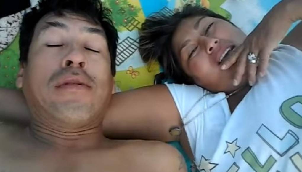 Video: Pareja se vuelve viral por 'apasionado' beso transmitido en Facebook