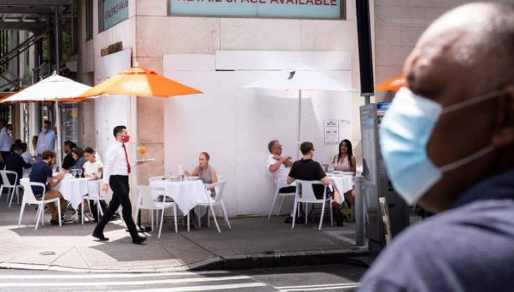 Nueva York permite a los restaurantes servir en terraza indefinidamente