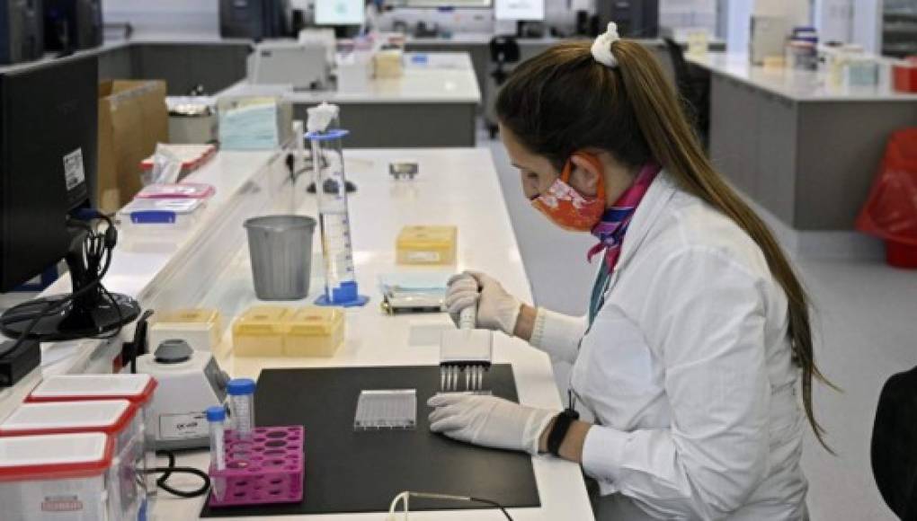 Orgullo y emoción en laboratorio argentino que producirá vacuna contra covid-19