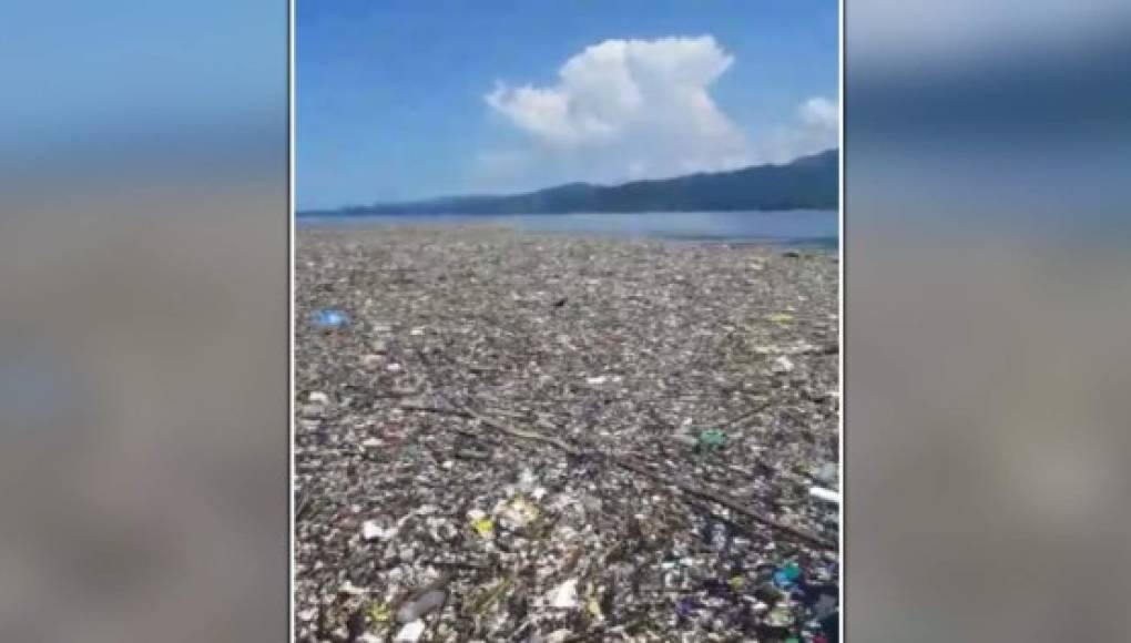 Toneladas de basura vuelven a llegar a las playas de Omoa
