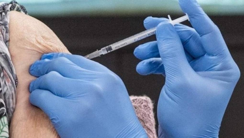 EEUU ve 'inevitable' una tercera dosis de la vacuna contra la covid-19