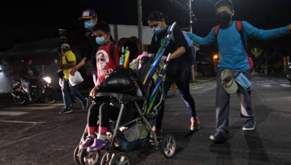 Sale de Honduras hacia Estados Unidos otra caravana de migrantes