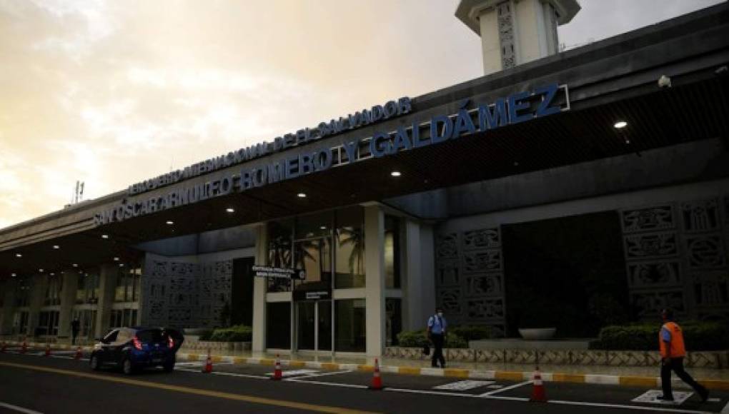 El Salvador reactiva operaciones de vuelos comerciales