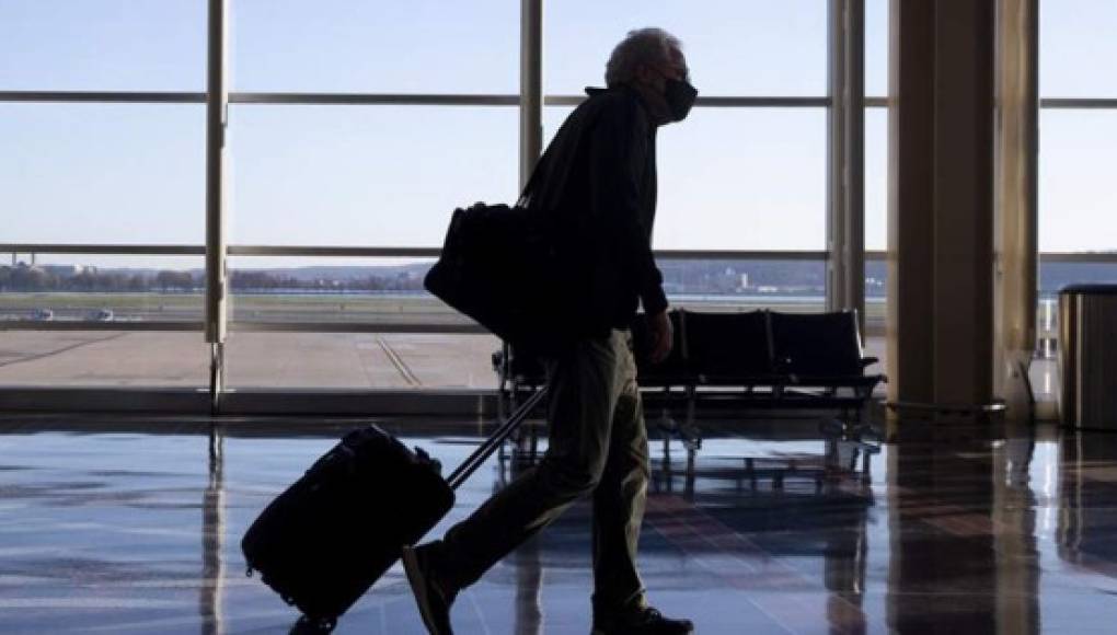 Un hombre se pasa 3 meses escondido en un aeropuerto por miedo a la covid