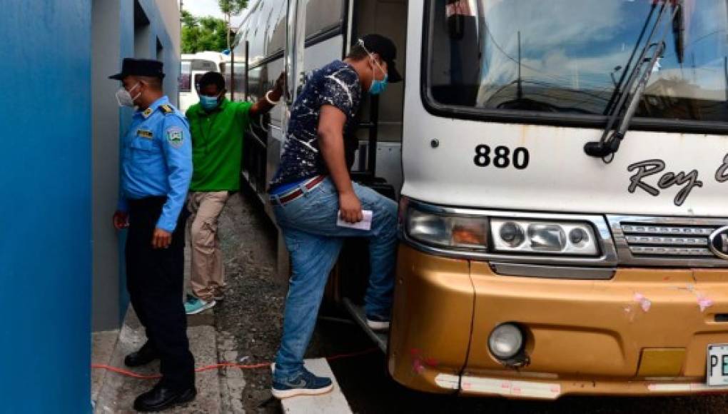 Pocos pasajeros en la reactivación de vuelos y transporte terrestre en Honduras