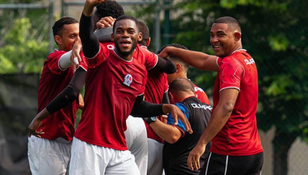 Elvin Casildo (defensa central). En los primeros torneos alternaba con algunos titulares, pero en el último año perdió el protagonismo.