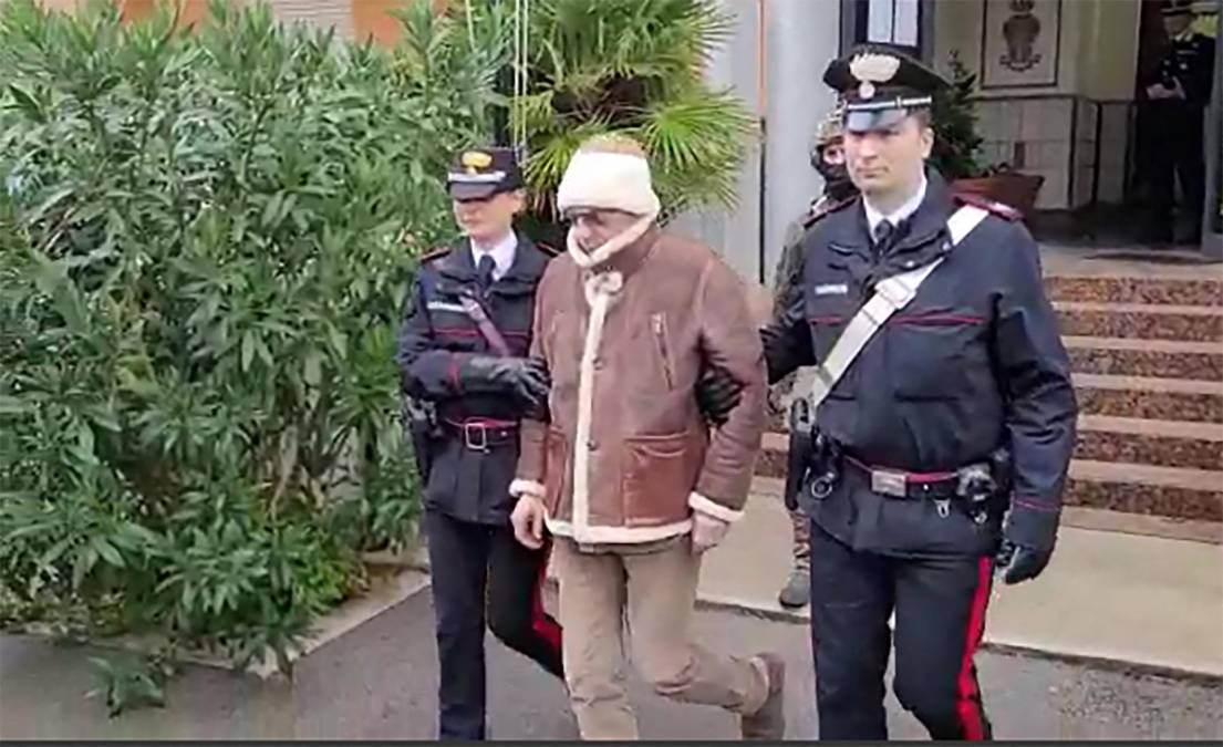 Su reinado de terror llegó a su fin este lunes, cuando el “jefe de jefes” de Cosa Nostra, la mafia de Sicilia (sur de Italia), y el criminal más buscado del país, prófugo durante 30 años, fue arrestado en Palermo mientras esperaba, como un anciano más, para someterse a una prueba de covid antes de entrar en una clínica privada para recibir el tratamiento oncológico al que se sometía desde hace un año.