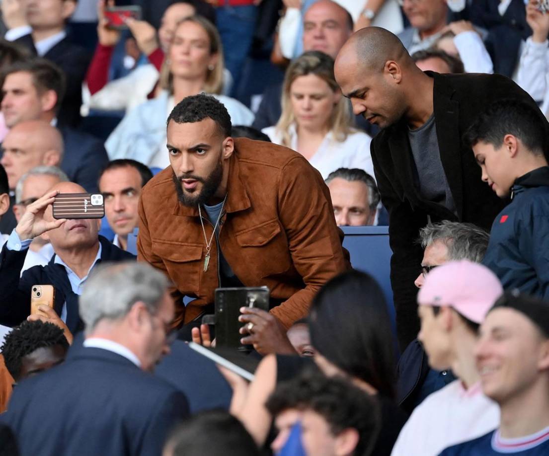 El basquetbolista francés Rudy Gobert, de los Minnesota Timberwolves de la NBA, presente en el Parque de los Príncipes.