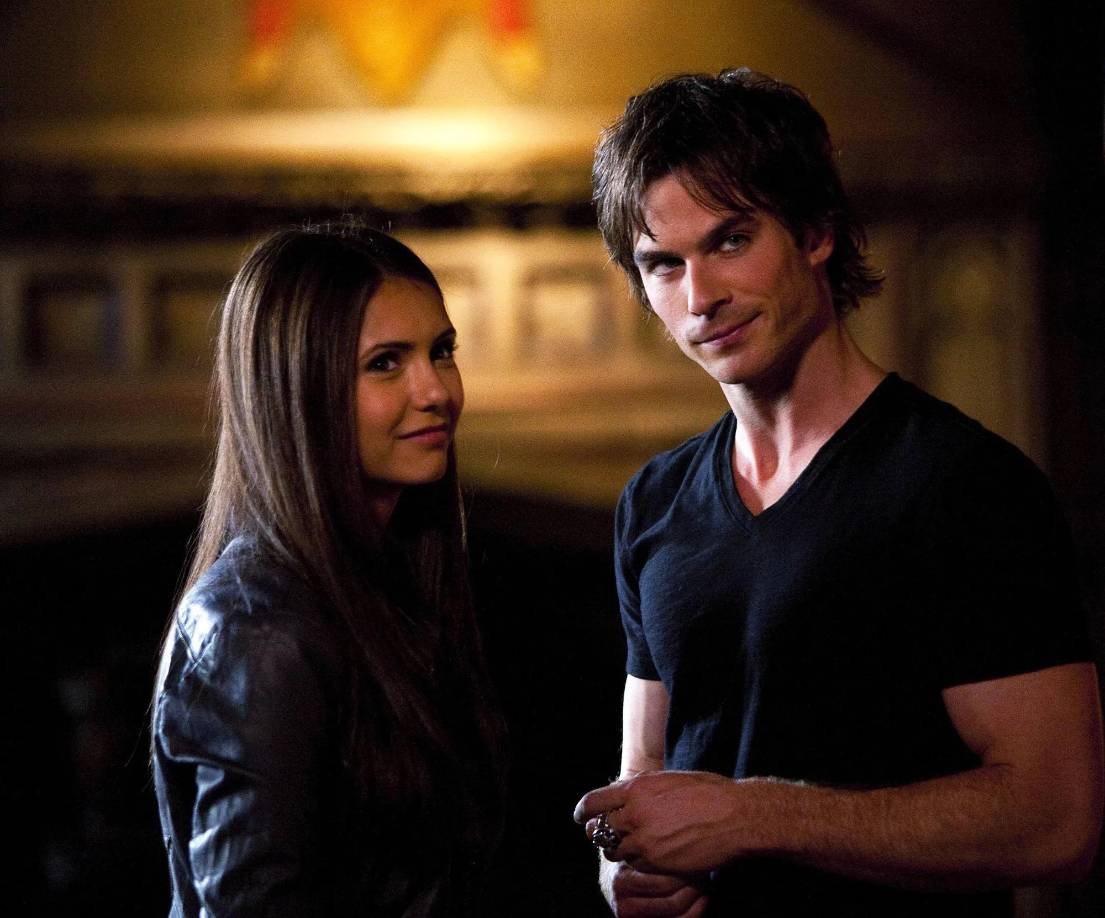 Nina se hizo famosa por su estelar en la serie The Vampire Diaries. La fuerte conexión entre Nina Dobrev e Ian Somerhalder, quienes interpretaron a Elena y Damon en la serie, captó la atención de millones de espectadores. Su amor apasionado, pese a ser mediático, estuvo caracterizado por instantes de tensión que desembocaron en su ruptura en 2013. En este contexto, Dobrev anunció su retirada de la serie en 2015, lo que provocó un sinfín de especulaciones acerca de si su elección se debió a razones personales o laborales.