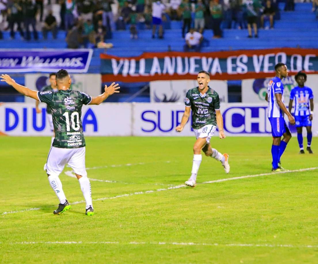 El argentino Lucas Campana corre a celebrar su gol que significó el 2-0 del Monstruo Verde ante el Victoria.