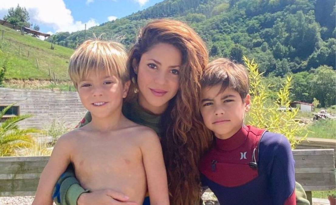 Recientemente, la colombiana salió de vacaciones a Ibiza junto con sus hijos y sin Gerard Piqué, lo que reforzaría la teoría de que la relación no pasa por su mejor momento.