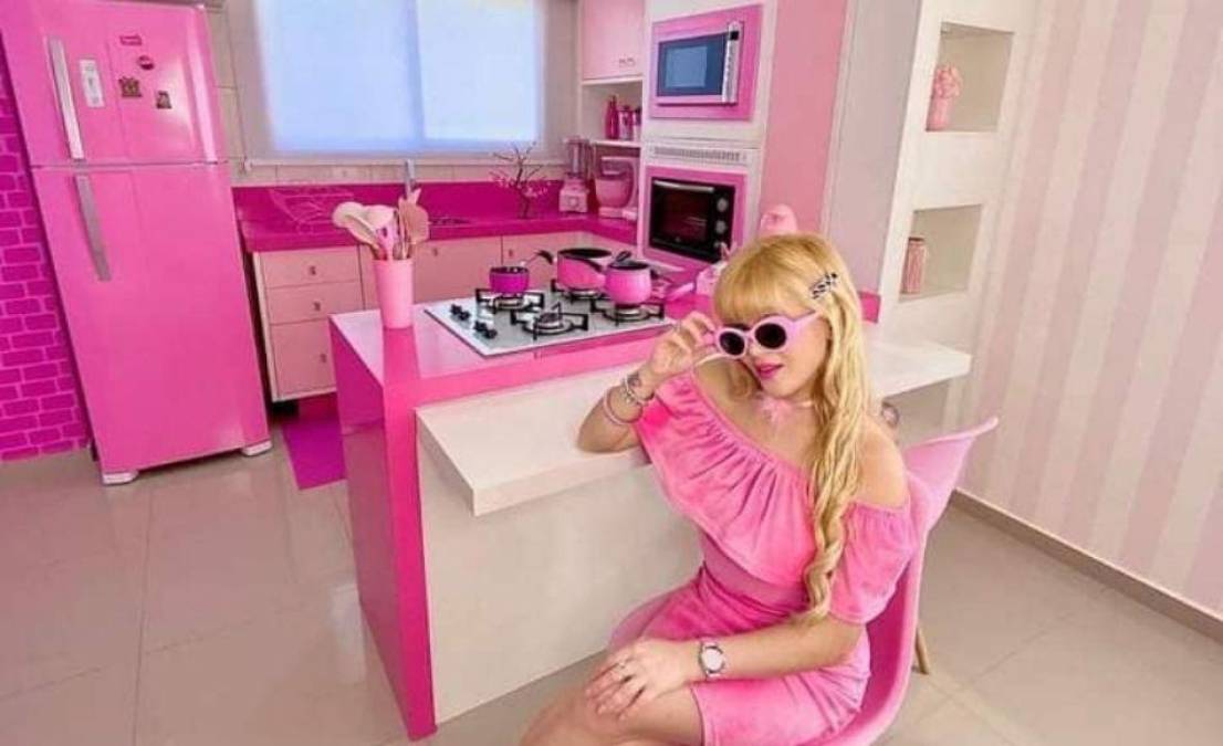 Influencer gastó más de 180,000 dólares para que su casa sea como la de Barbie