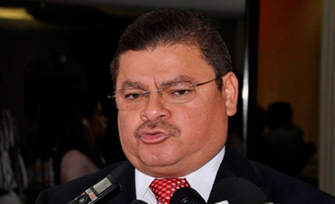 Durante el Gobierno de facto de Roberto Micheletti, Alfredo Saavedra se convirtió en presidente del Congreso de 2009 a 2010.