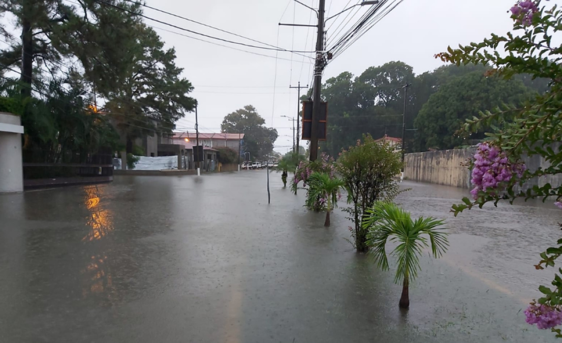 Las autoridades de socorro ya se encuentran en alerta recorriendo los diferentes ríos del lugar. 