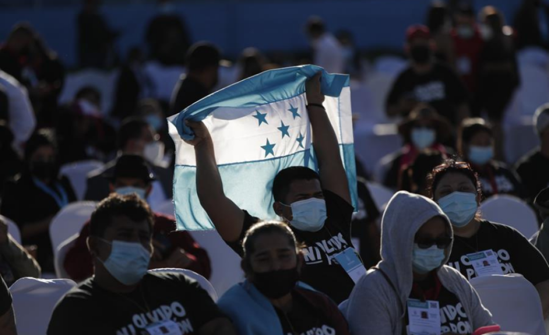 La bandera azul turquesa predominó en el lugar.