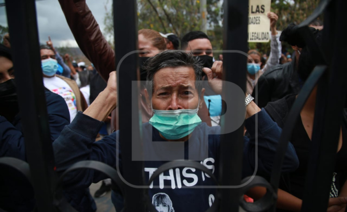 “Te queremos JOH”, dijeron los protestantes.