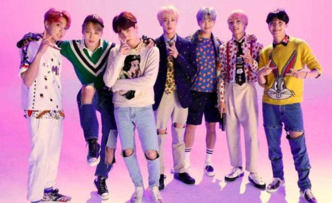 Los dos proyectos exclusivos incluyen BTS: Permission to Dance On Stage — LA , una película 4K de la presentación en vivo de la banda en el Sofi Stadium en noviembre pasado, y BTS Monuments: Beyond the Star , una serie documental sobre la banda que se dice que presenta “un acceso sin precedentes a una vasta biblioteca de música e imágenes de los últimos nueve años”.