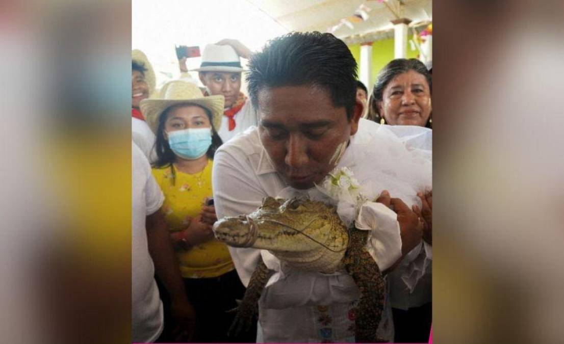 El matrimonio ritual probablemente se remonta a siglos atrás, a la época prehispánica entre las comunidades indígenas chontal y huave del estado de Oaxaca, como una oración que suplica por la generosidad de la naturaleza.