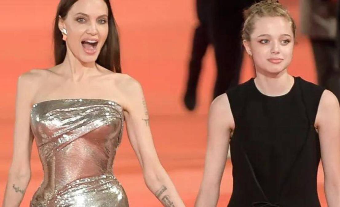 Algunos fanáticos de Hollywood se han preguntado por qué la joven decidió cambiar su forma de vestir como una mujer, dejando atrás sus outfits de hombre.