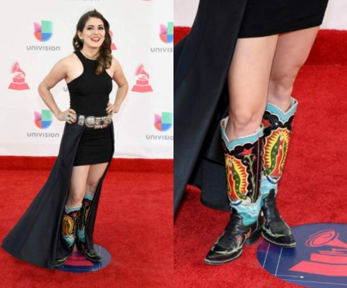 El look de la cantante Amalia Mondragón no ha gustado mucho.