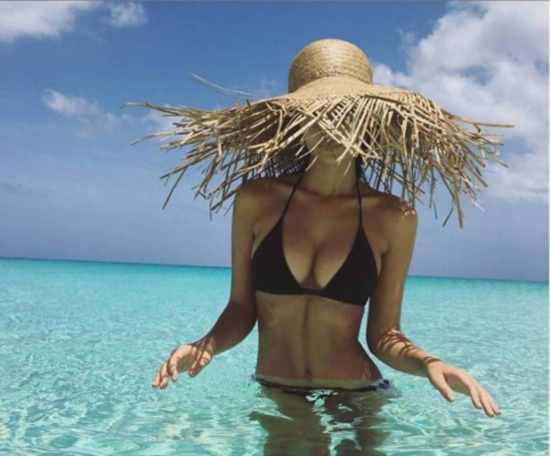 “No me avergüenzo de salir desnuda”, dice Emily Ratajkowski.