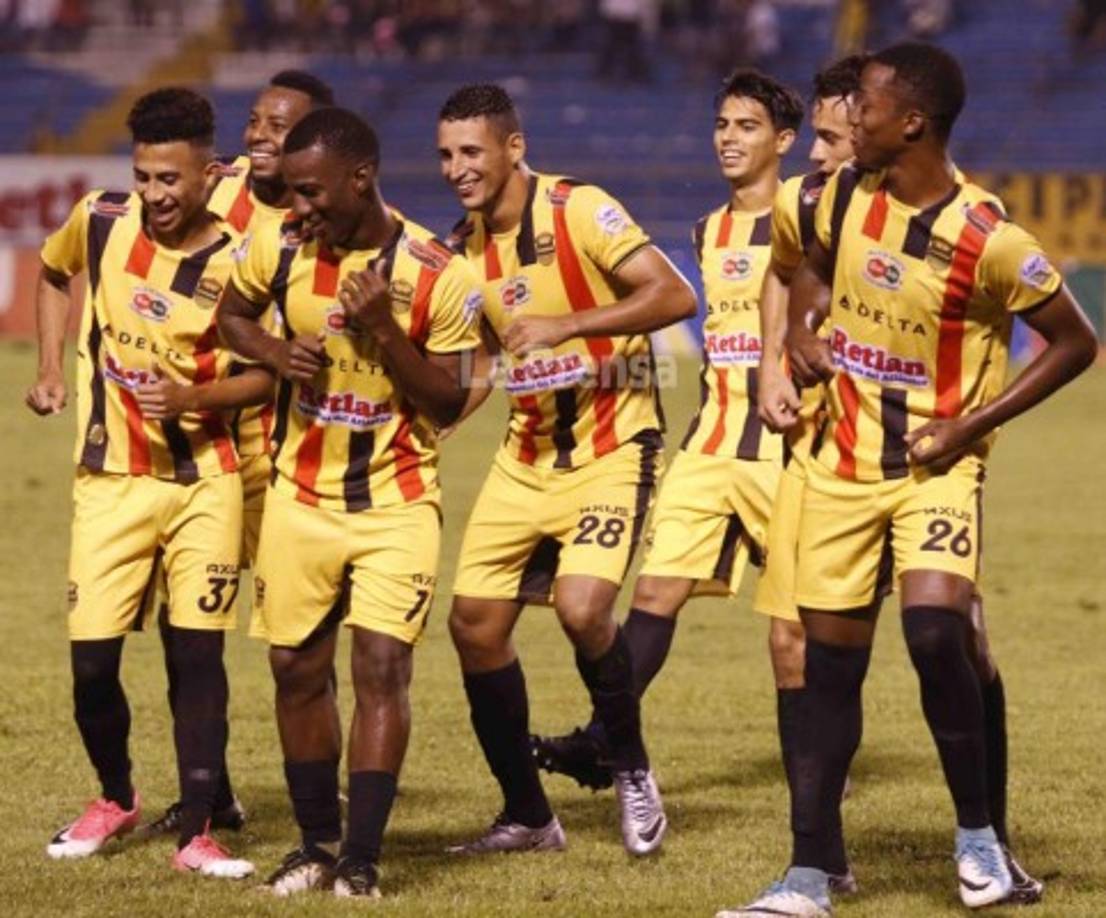 Los jugadores del Real España hasta se dieron tiempo de bailar en uno de los goles.