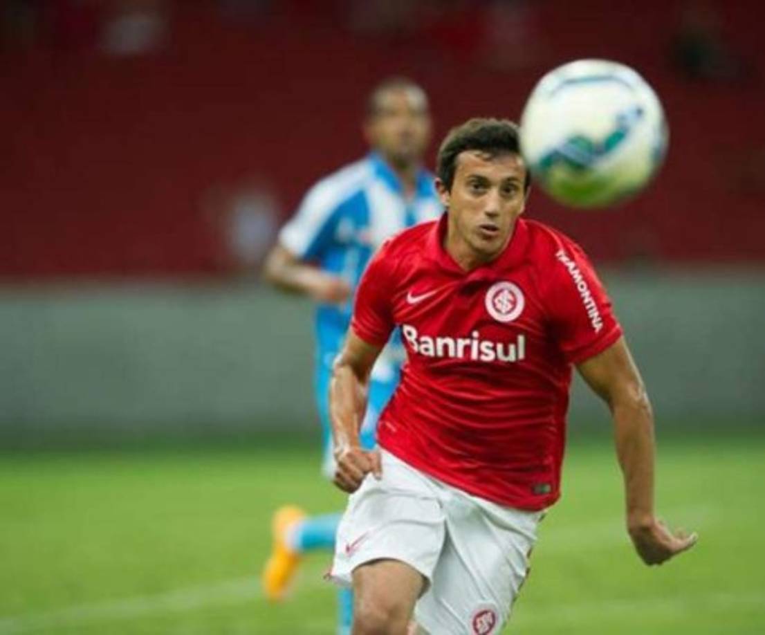 Carlos Martín Luque: El delantero argentino de 26 años de edad se estaría uniendo al Vida de La Ceiba en los próximos días. Cuenta con un gran recorrido ya que ha jugado en clubes como el Internacional de Brasil, Alcorcón de España y Peñarol en Uruguay.