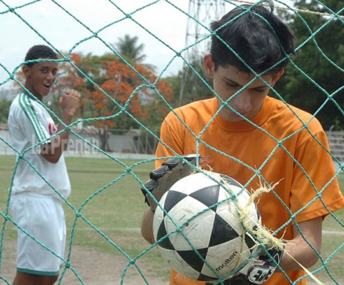 Las redes siempre fueron amigas del delantero catracho, nuevo fichaje del Barcelona.