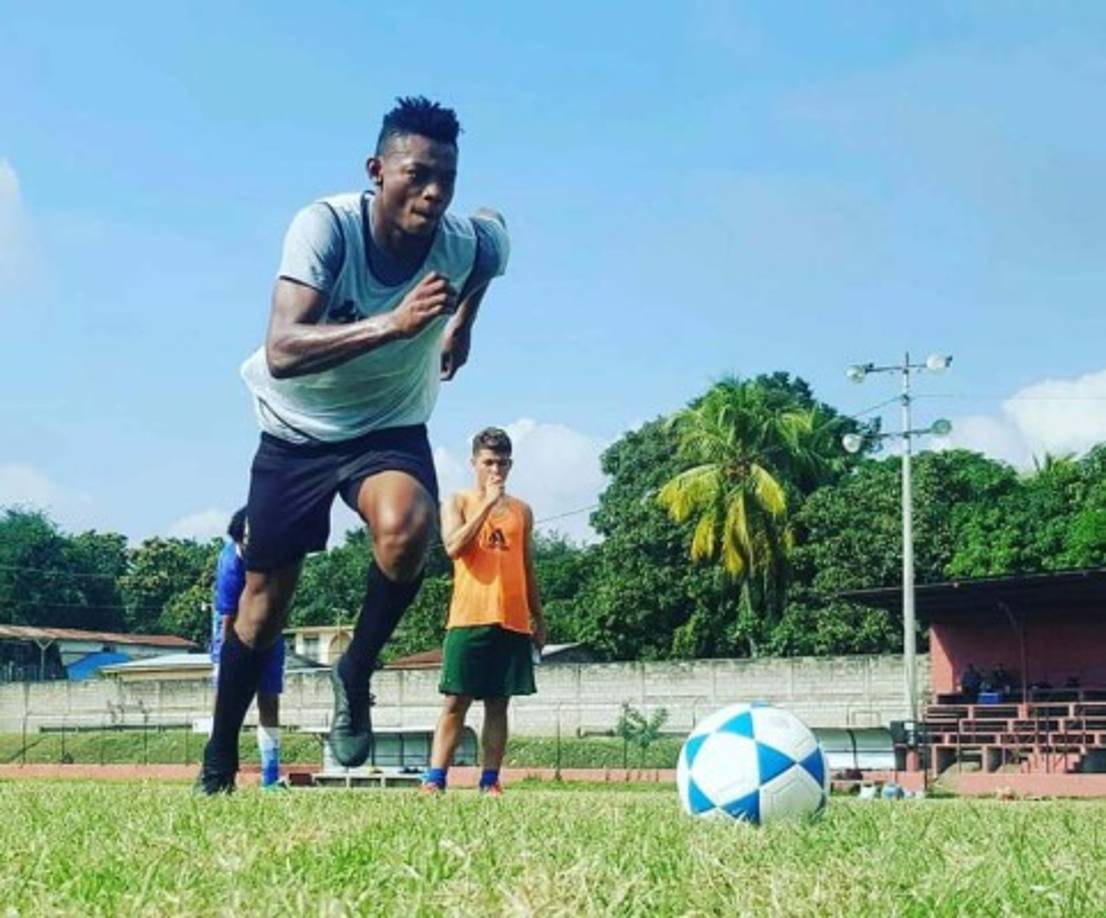 Henry Martínez: En su momento llamado el 'Henry de Honduras', ha firmado contrato con el Atlético Choloma de la segunda división. Militó en primera en clubes como Real España, Real Sociedad etc.