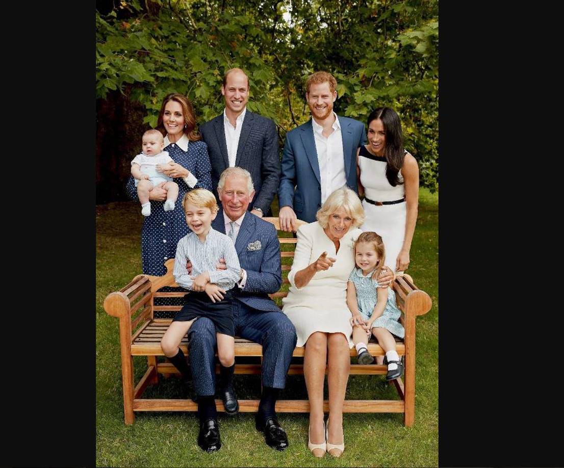 ”Willy (William,) hacía todo lo que él quería y, a veces, no quería que hiciera mucho, porque a mi padre y a Camilla no les gustaba que Willy y Kate recibieran demasiada publicidad”, escribe, de acuerdo con la prensa británica.