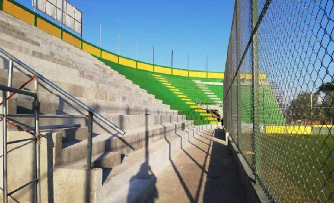 El estadio del Parrillas One cuenta con pasto natural Bermuda, traída desde los Estados Unidos. De esta manera tendrá un espectacular césped.