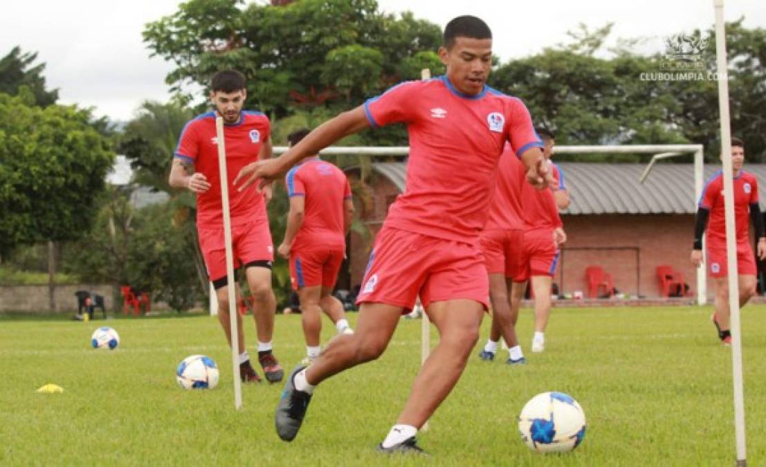 Axel Gómez: El Olimpia cedió a préstamo a la UPN al lateral por la banda izquierda, así lo confirmó Marvin Fonseca, gerente de los Lobos. “Ya llegó el futbolista Axel Gómez un jugador que llega a préstamo del Olimpia, llega a fortalecer el club”, informó .<br/>